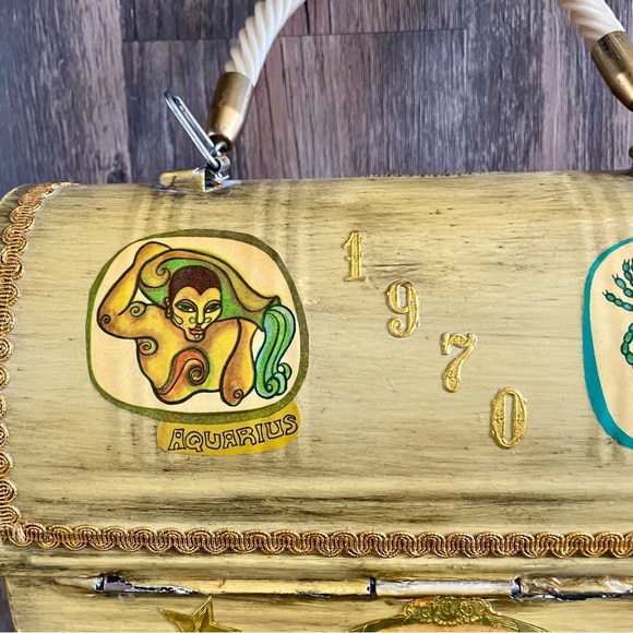 Vintage Decoupage Metal Lunchbox Purse Handbag Yellow Astrology Aquarius 1970 - Picture 5 of 11